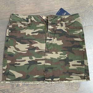 BNWT FOREVER 21 camouflage skirt